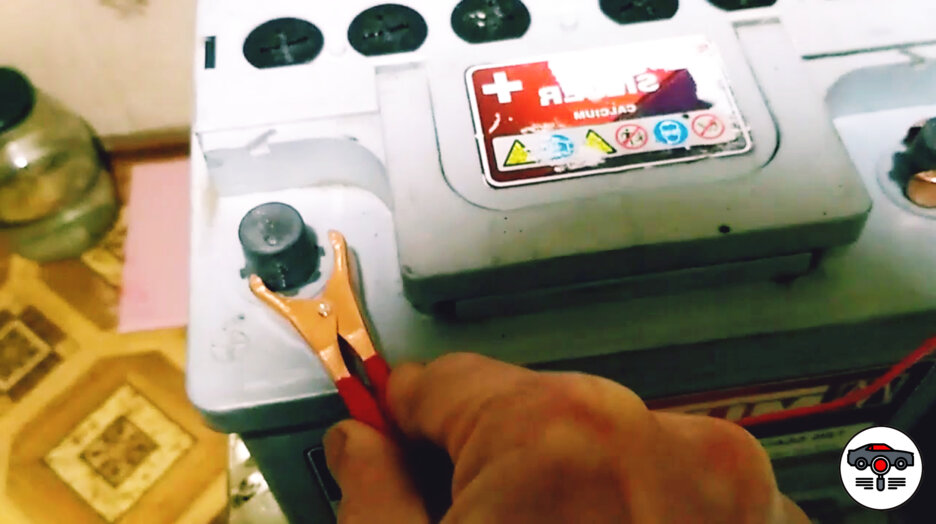 Как правильно заряжать акб автомобиля зарядным устройством ...