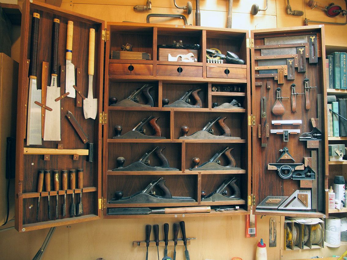 Шкаф для инструментов из фанеры