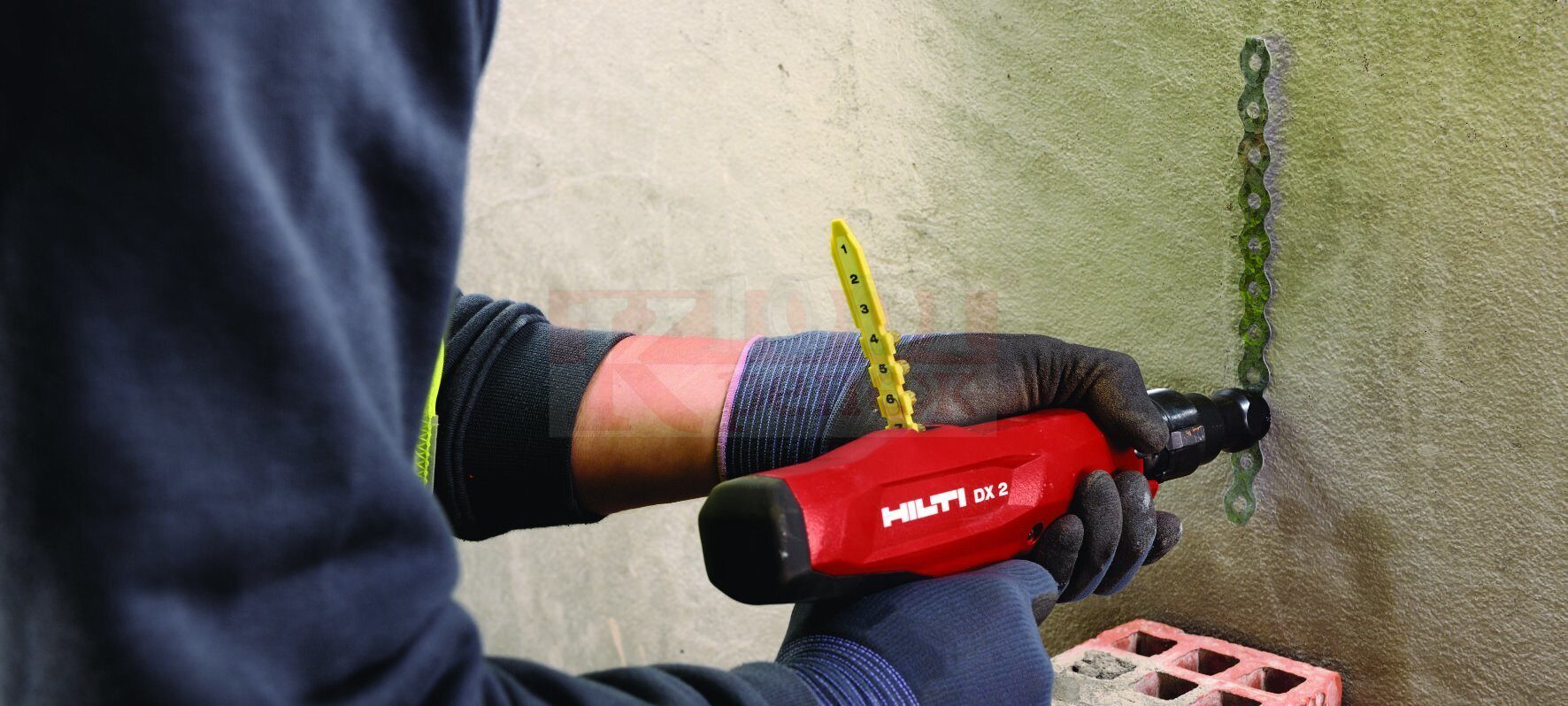 Гвозди в бетонную стену. Гвоздь монтажный хилти. Hilti миксер строительный. Hilti dx2. Хилти дюбель гвоздь инструмент.