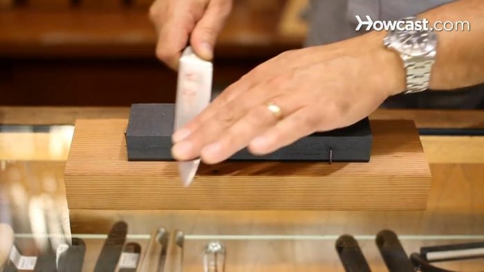 Как правильно точить нож на камне