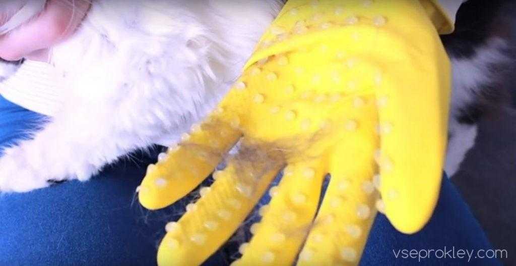 Чесалка для домашних животных из термоклея и перчатки